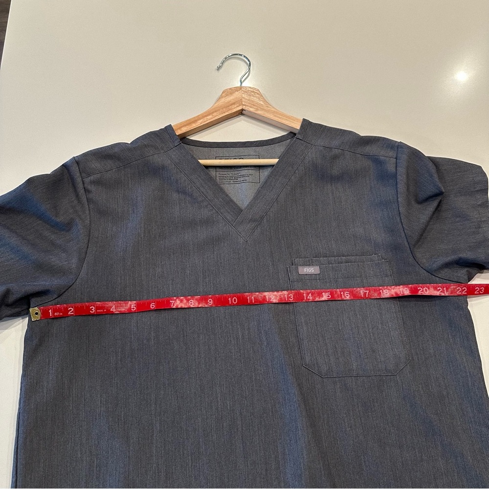 FIGS Leon Three-Pocket Scrub Top Graphite Mens Size Large - Picture 6 of 6